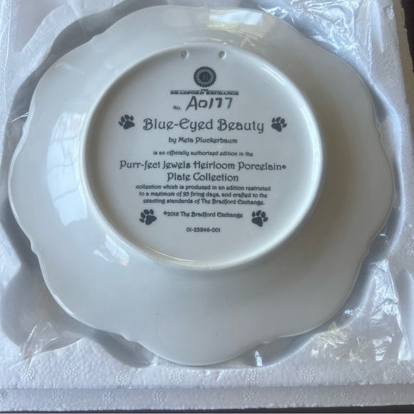 The Bradford Exchange Blue Eyed Beauty Kitten Collector Plates 7.7-inches 2017 - Picture 7 of 10